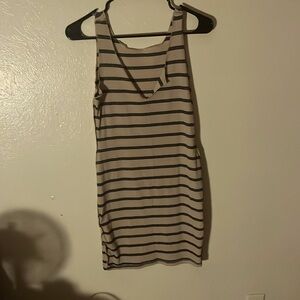 Small mini dress. Looks amazing on. Wore once.